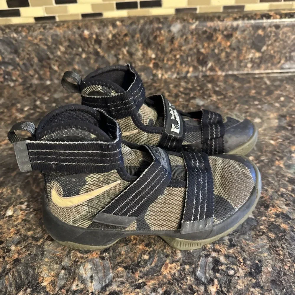 Rare- Nike Zoom LeBron Soldier SFG Army Camo- Kids Size 11c‎